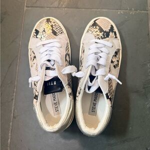 Steve Madden Gold Snake Print and Star sneaker tennis shoes women’s size 6M